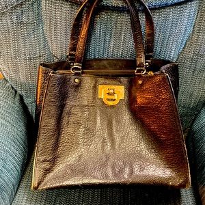 DKNY Heavy Tote bag no zipper pull